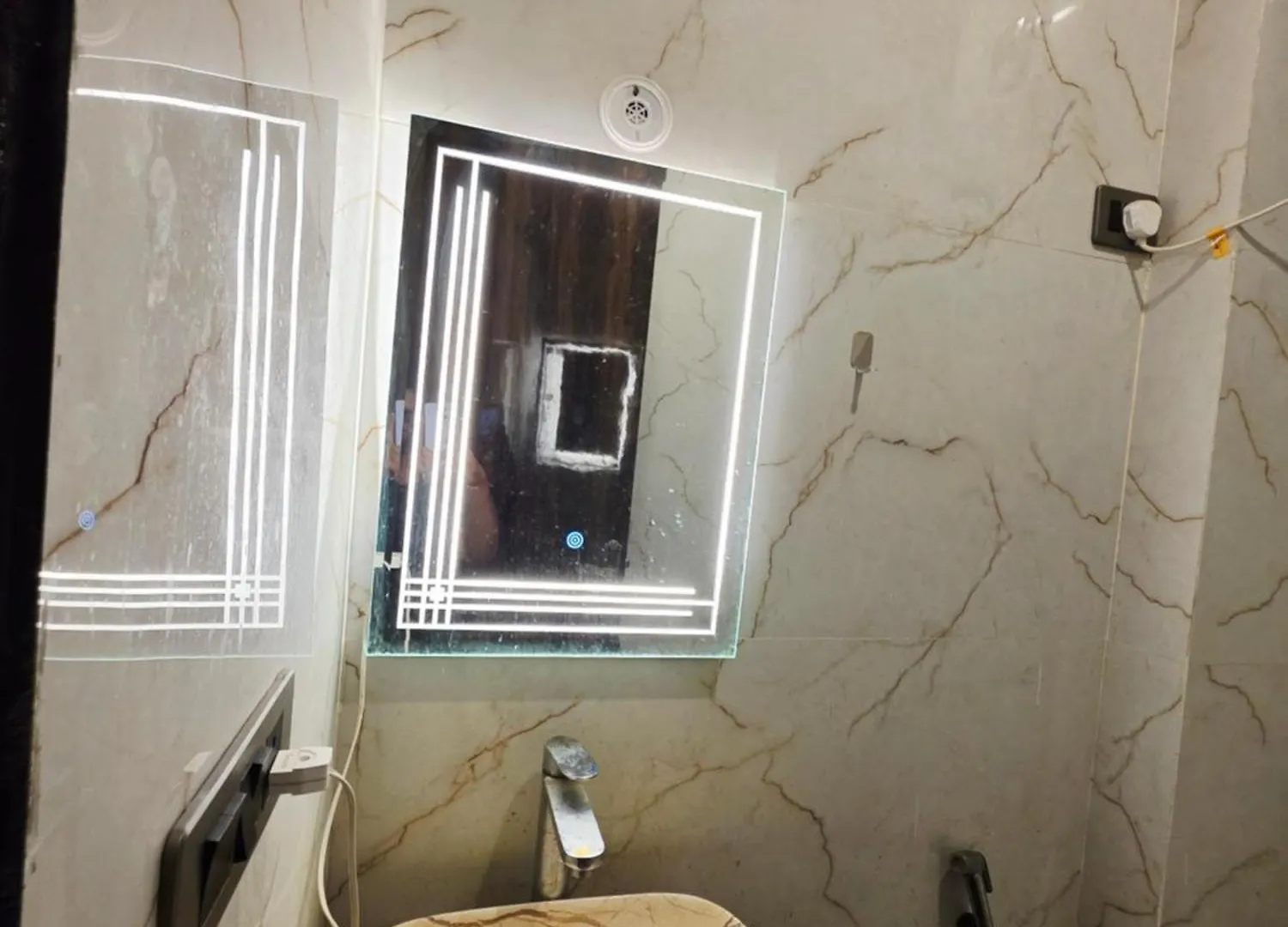 Luxrious Heaven Inn Homes غورغاون 0*,